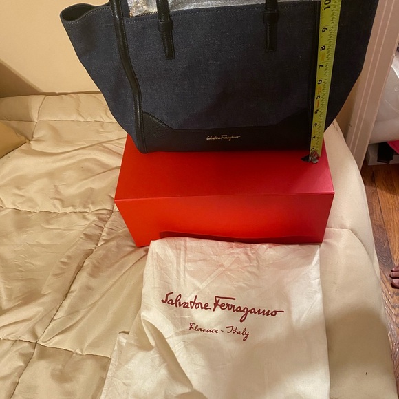 Luxury Handbag - Picture 9 of 13